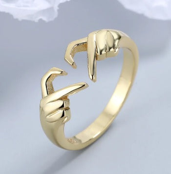 Anillo de dedo con forma de corazon oro