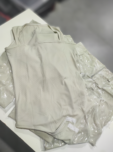 Body mujer sin manga con escote cuadrado beige